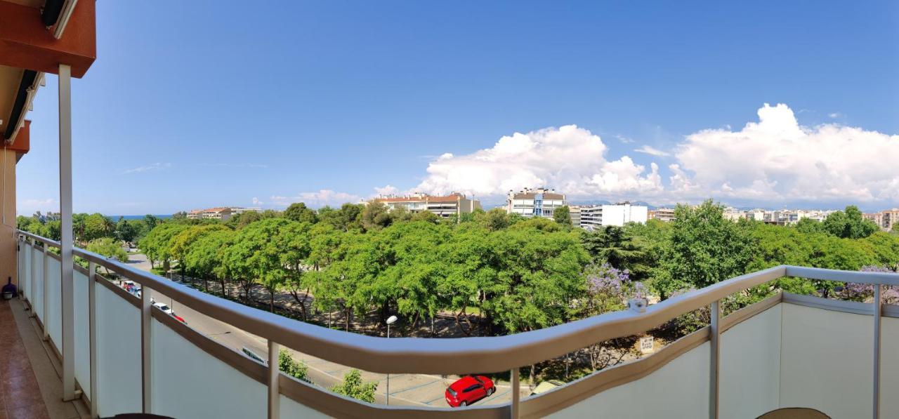 Апартаменты Sunny Flat With Balcony And Sea Views Камбрильс Экстерьер фото