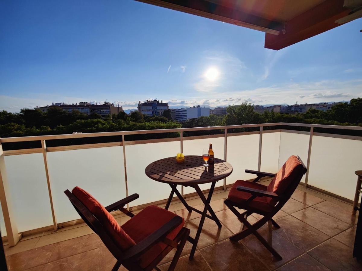 Апартаменты Sunny Flat With Balcony And Sea Views Камбрильс Экстерьер фото