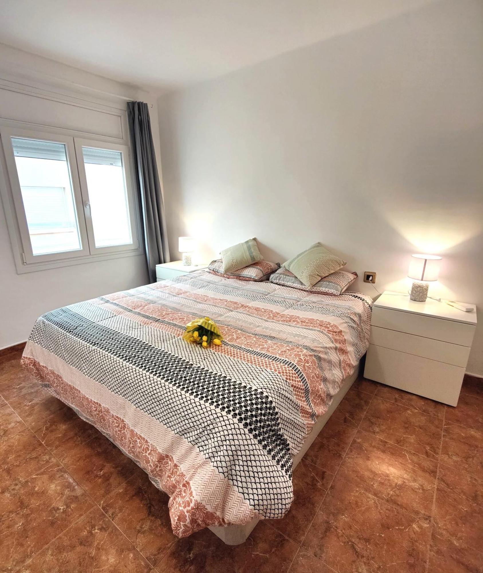 Апартаменты Sunny Flat With Balcony And Sea Views Камбрильс Экстерьер фото